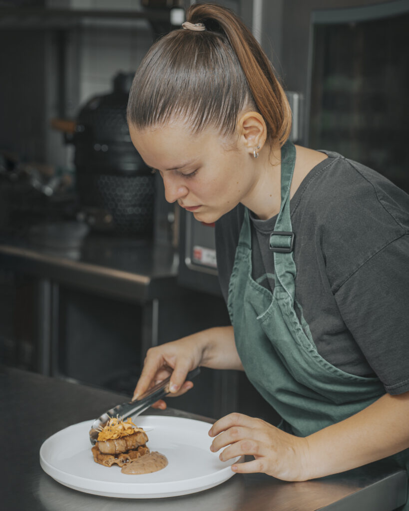 dressage d'une assiette au restaurant l'accalmie à tours